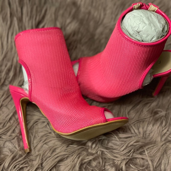 Heels - Picture 2 of 4